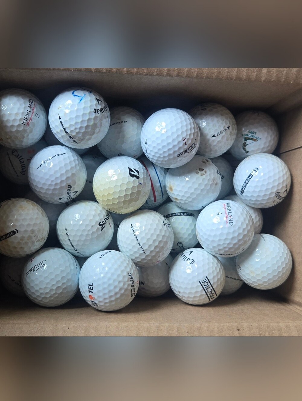 50 white golf balls. Callaway, Sxiron, Taylormade, Titleist, and others.